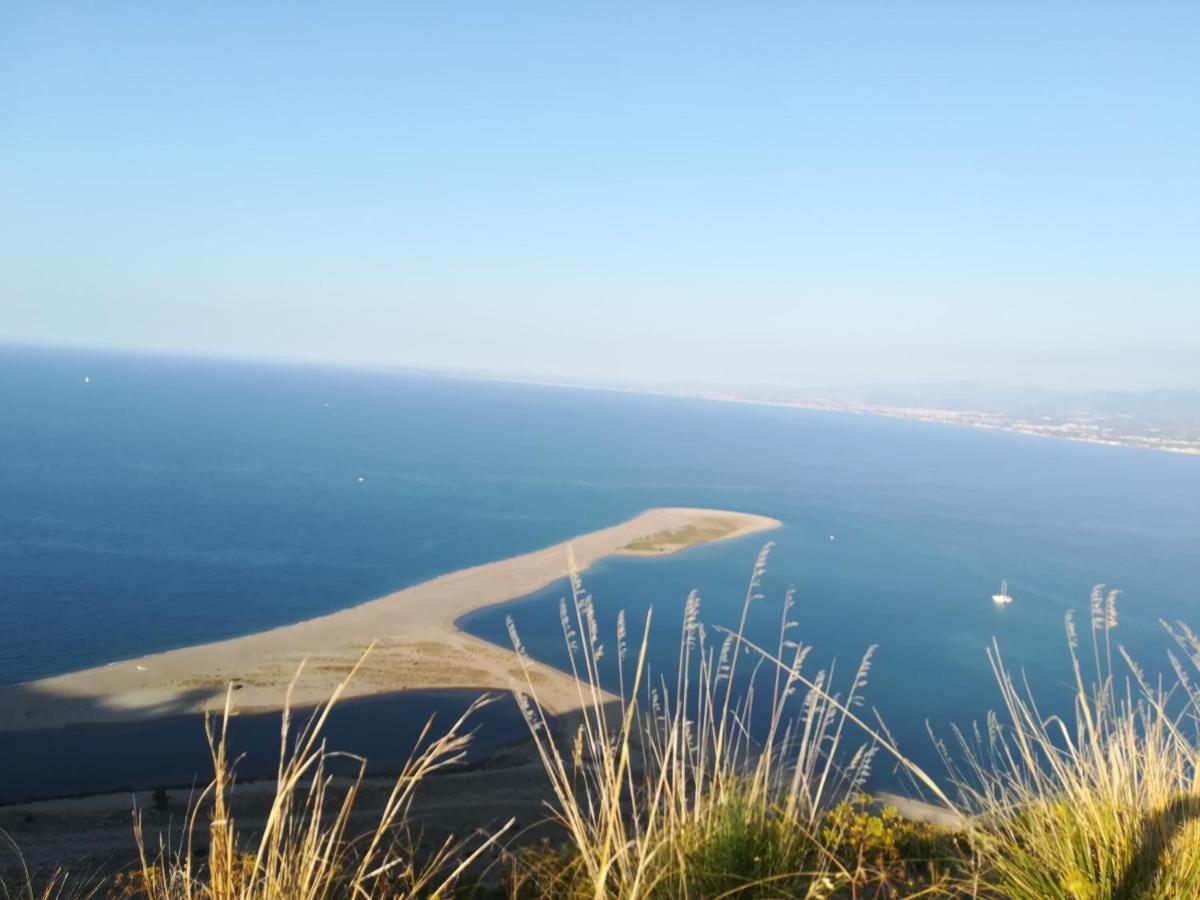 パッティ Giardino Sul Mare Bed & Breakfast エクステリア 写真